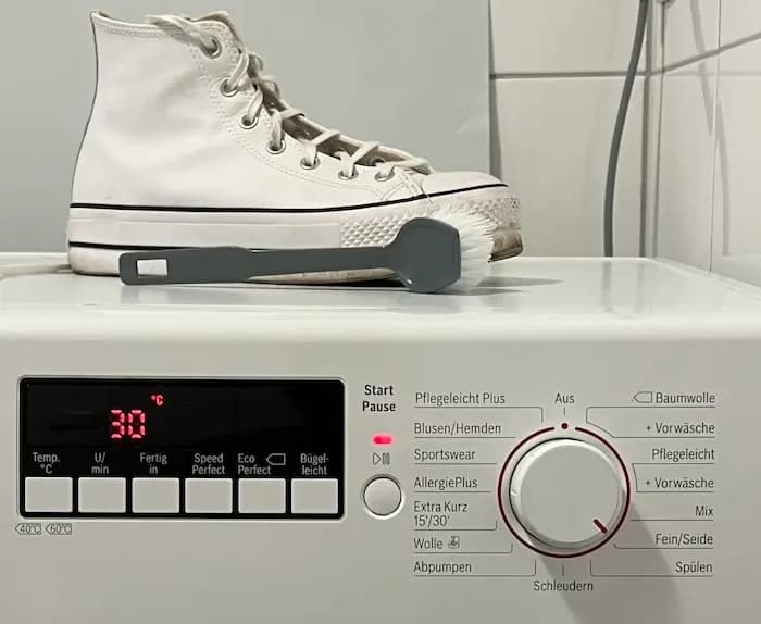 Jak Uprać Buty: Porady na Pranie Butów w Pralce Automatycznej i Wybór Programu