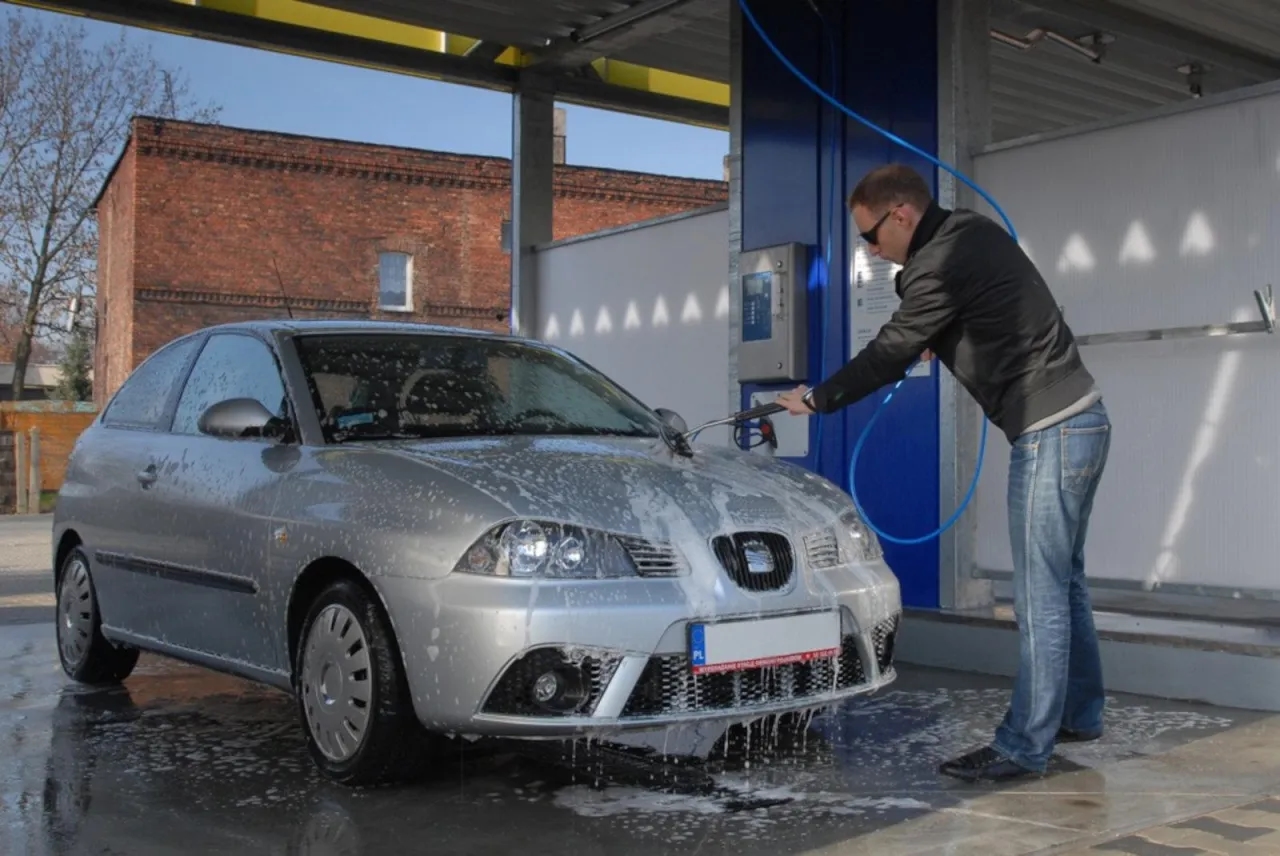 Czy teraz można myć samochód na myjni? Sprawdź aktualne zasady
