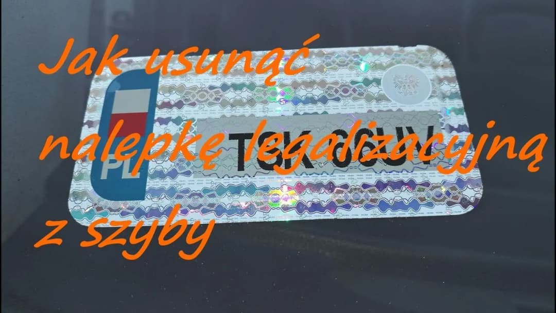 Jak zdrapać naklejkę rejestracyjną z auta: Skuteczne metody na oderwanie naklejki z szyby samochodu