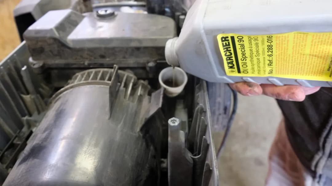 Jaki olej do myjki ciśnieniowej Karcher? Wybierz najlepszy dla swojego modelu