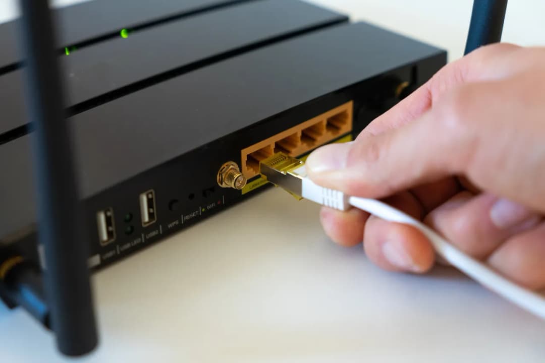 Jak podłączyć router do telewizora kablem i uniknąć problemów z internetem