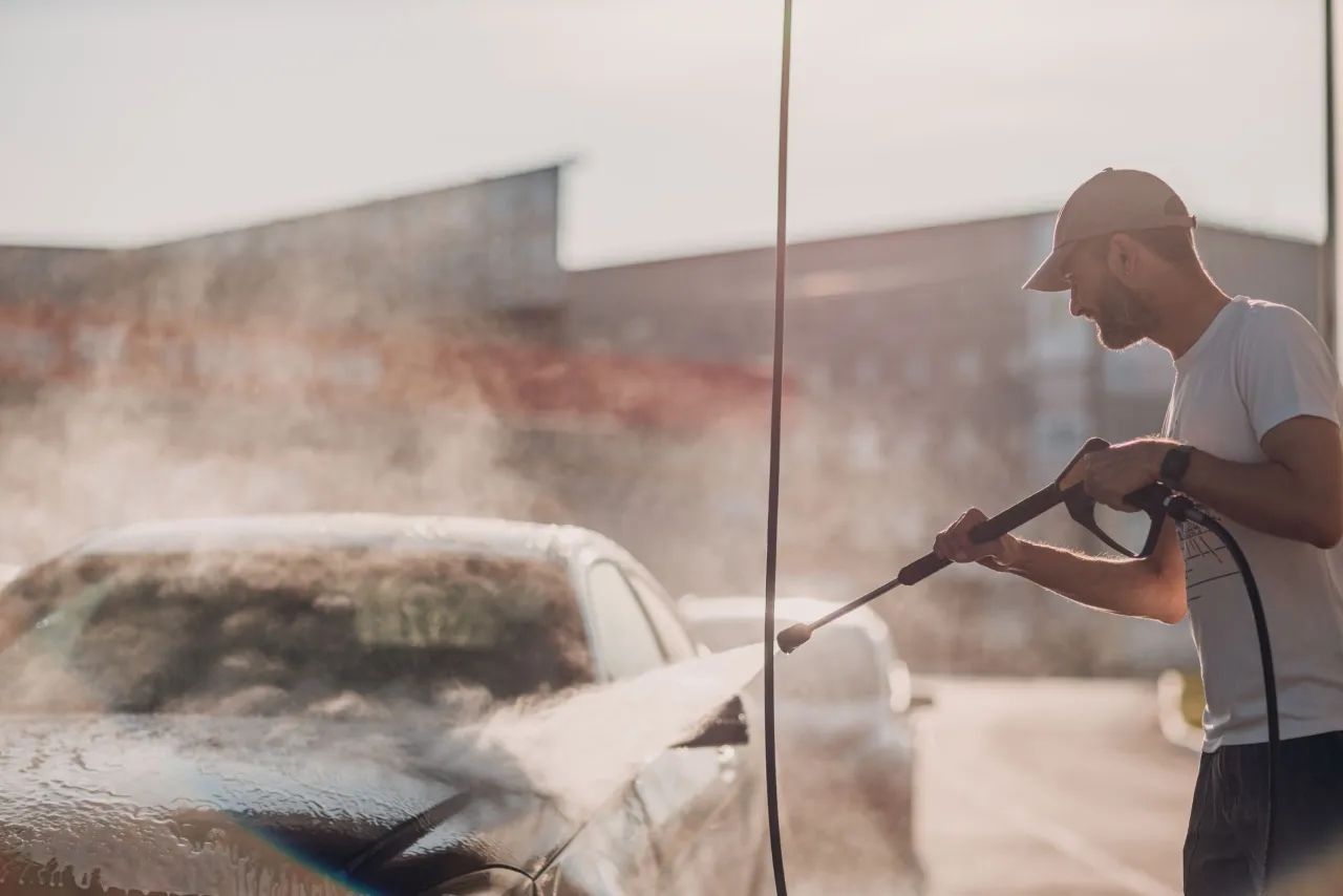 Ile kosztuje myjnia automatyczna? Ceny i pakiety, które musisz znać